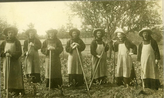 Deep-seeded roots: NYC's urban farming history - City Atlas