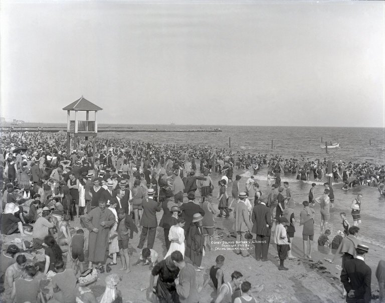 Coney Island in 1913 (Wikipedia/BklynMuseum)