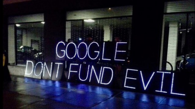 "Don't Fund Evil" protest at Google's NYC Moto X Launch Party (Photo: @ForcastFacts